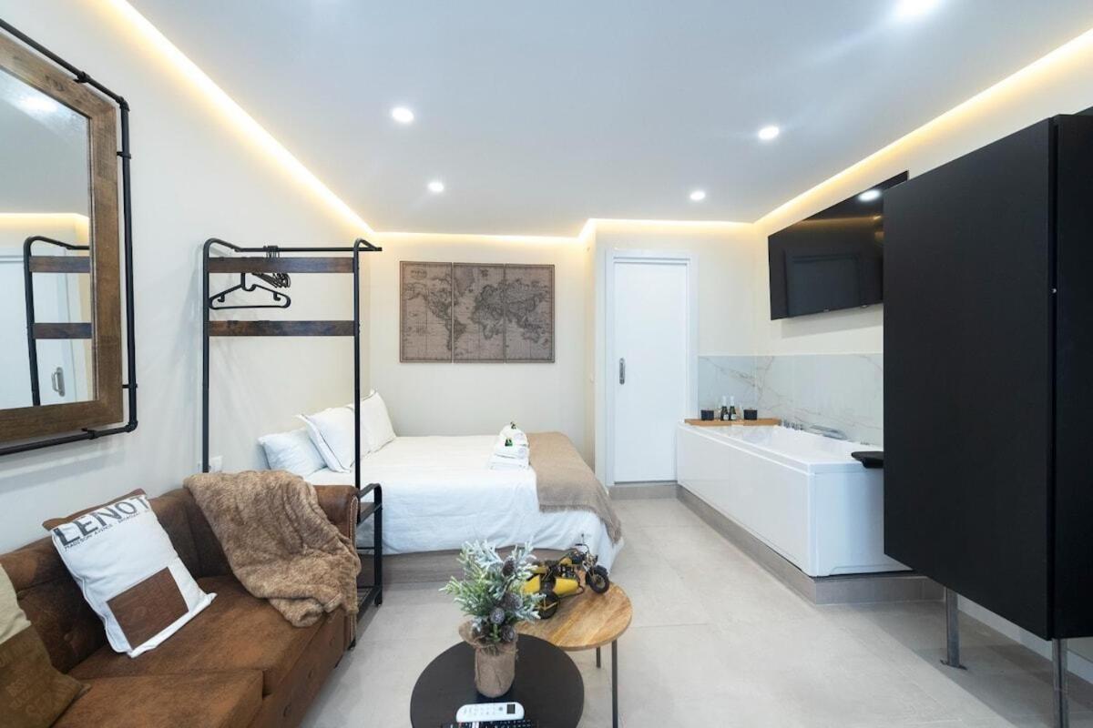 Malaga Luxury Apartment Jacuzzi - By N&N Luxe Properties — Photos 1